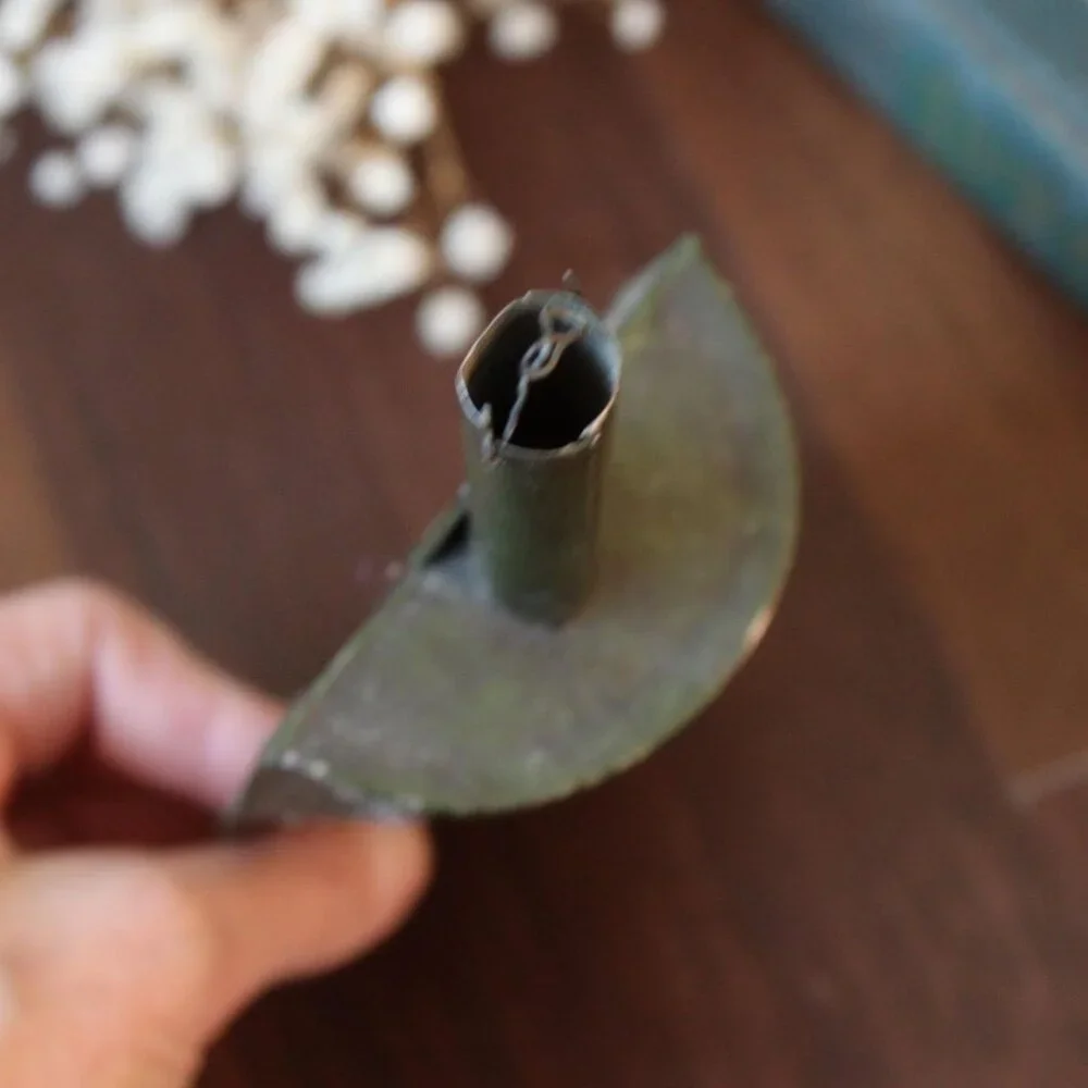 Vintage Painted Metal Scoop, Green with Hand Painted Folk Art, Flour or Grain - Picture 8 of 10